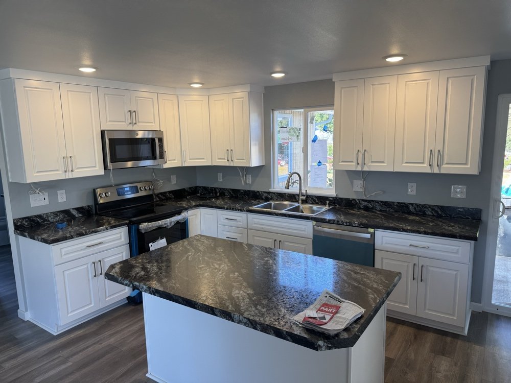 The 10-Day Black & White Kitchen: A Chehalis Transformation